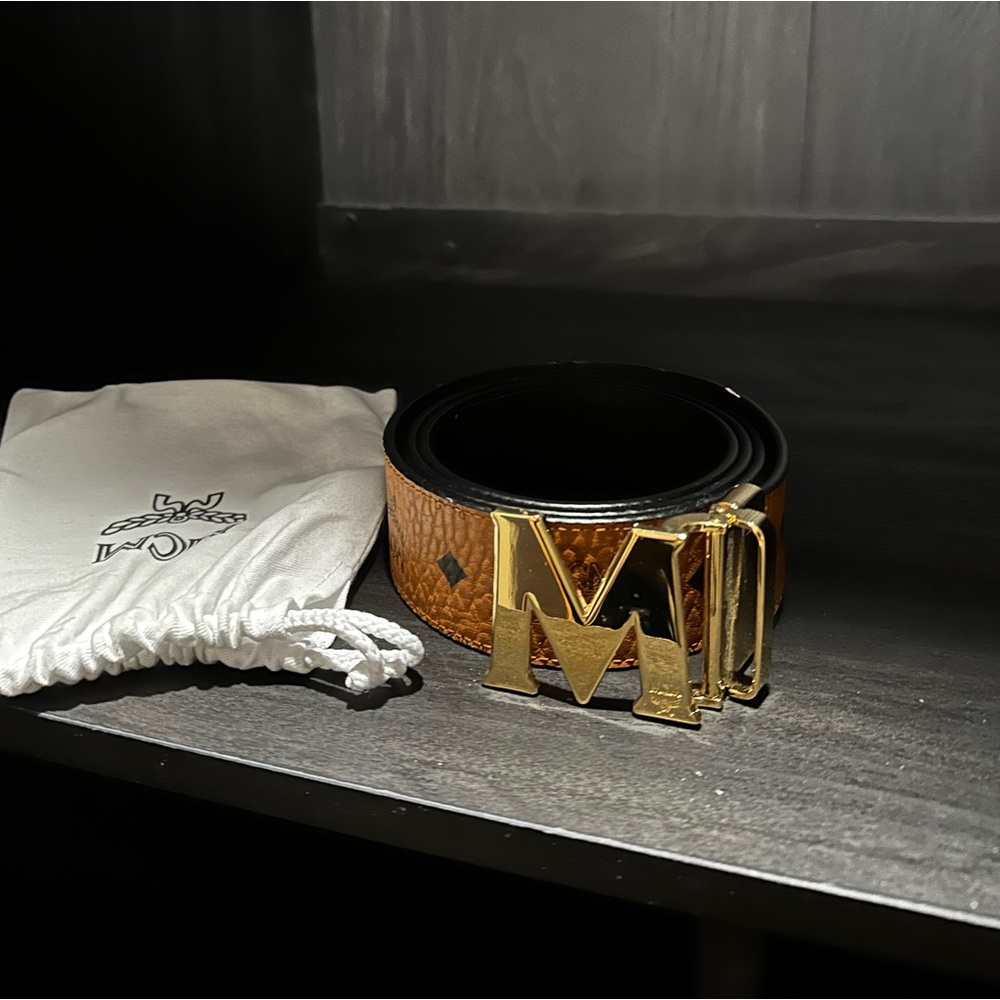MCM Claus Monogram reversible belt. Cognac with gold buckle
